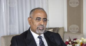 Водачът на Южния преходен съвет (ЮПС) на Йемен Айдарус аз Зубайди по време на среща на Общото събрание на ООН дава интервю в Ню Йорк. 22 септември 2023 г