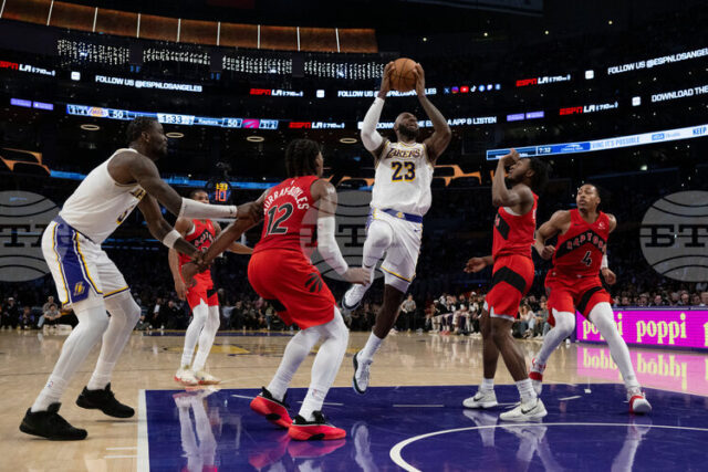 Лос Анджелис Лейкърс надделя над Торонто Раптърс в НБА