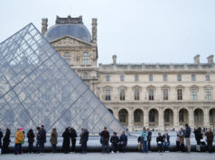 Лувърът повиши входната такса за посетители от страни извън ЕС
