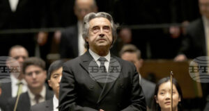 Маестро Рикардо Мути ще дирижира концерт в затвор в Милано