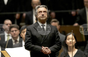 Маестро Рикардо Мути ще дирижира концерт в затвор в Милано