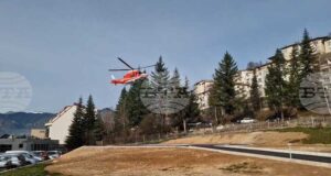 Медицински хеликоптер транспортира тежко пострадал мъж от родопското село Гела към София