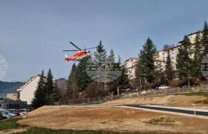 Медицински хеликоптер транспортира тежко пострадал мъж от родопското село Гела към София