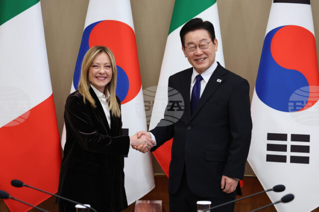 Мелони и И Дже-мьон обсъдиха двустранното сътрудничество между Италия и Южна Корея по време на среща в Сеул