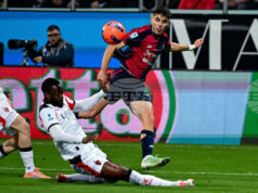 Милан достигна до минимален успех срещу Каляри и е на първо място в Серия А Милан достигна до минимален успех срещу Каляри и е на първо място в Серия А