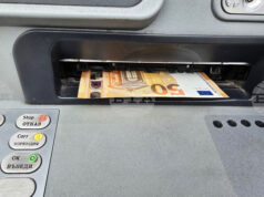 Минималната заплата вече е €620.20 – от 1 януари България е в нова социално-икономическа реалност Зареждането с евро на определени банкомати на Банка ДСК ще се осъществи между 2-5 януари по технически причини, съобщиха от банката