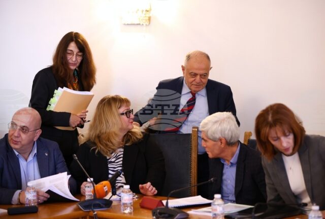 Министерският съвет ще упражнява контрол върху съхранението на оптичните устройства за сканиране на бюлетини, реши на второ четене правната комисия