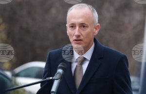 Министърът на образованието в оставка Красимир Вълчев ще направи първа копка на нов физкултурен салон и ще открие STEM център в Благоевград