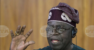 НАН: Управляващата в Нигерия партия отхвърли твърдения, че президентът Тинубу прекалено често отсъства от страната