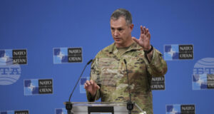 НАТО "далеч не е в криза", увери върховният главнокомандващ силите на пакта в Европа