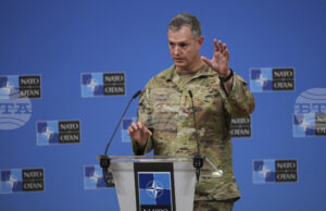 НАТО "далеч не е в криза", увери върховният главнокомандващ силите на пакта в Европа