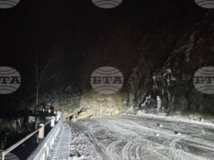 Над 150 кубични метра е скалната маса, която затвори пътя Смолян - Девин