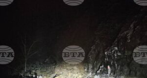 Над 150 кубични метра е скалната маса, която затвори пътя Смолян - Девин