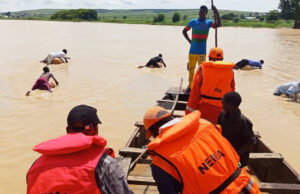 Най-малко 25 души се удавиха при преобръщането на лодка в Североизточна Нигерия