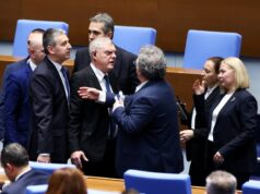 Намаляването на секциите в чужбина тръгна по бързата писта, парламентът отхвърли машинния протокол