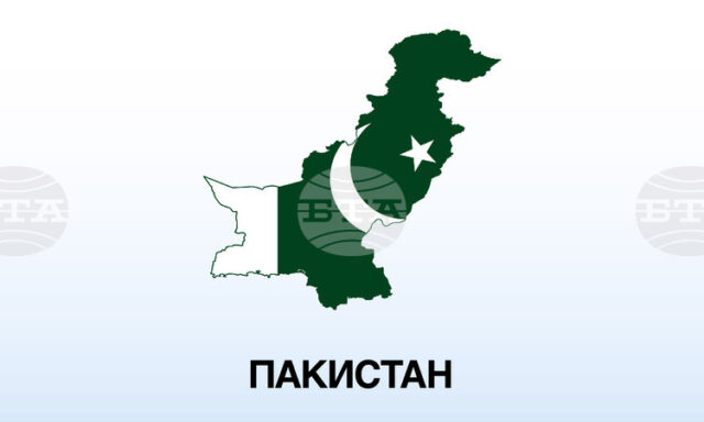 ОБНОВЕНА Най-малко трима загинали при самоубийствено бомбено нападение в Пакистан