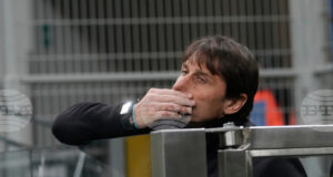 Наполи мисли за успех срещу Сасуоло, въпреки че Конте отново няма да е на скамейката