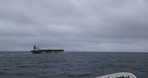 Напрежение между Вашингтон и Москва: ВМС на САЩ задържа кораб от руския сенчест флот