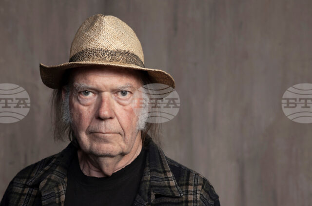 Нийл Янг предлага на гренландците свободен достъп до музикалните си архиви