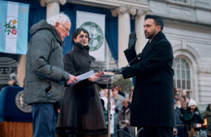 Новият кмет на Ню Йорк обеща да покаже, че „левицата може да управлява“