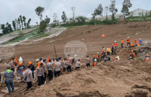 ОБНОВЕНА
                                                                                                Броят на жертвите при свлачището в Западна Ява в Индонезия достигна най-малко 50 души