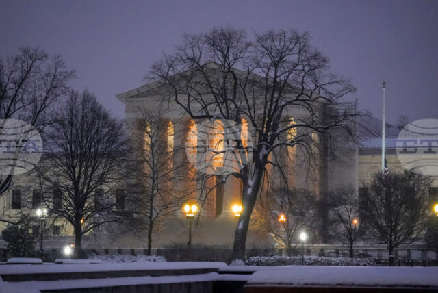 ОБНОВЕНА Върховният съд на САЩ може да постанови решение по ОБНОВЕНА Върховният съд на САЩ може да постанови решение по делата за митата на Тръмп на 14 януари