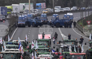 ОБНОВЕНА ЕС потвърди, че ще подпише в събота договора с Меркосур, земеделци с трактори протестират срещу него във Франция