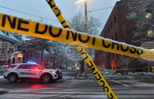 ОБНОВЕНА
Най-малко шестима души от едно семейство бяха застреляни в Мисисипи; на 24-годишен техен роднина бяха повдигнати обвинения във връзка с убийствата ОБНОВЕНА
Най-малко шестима души от едно семейство бяха застреляни в Мисисипи; на 24-годишен техен роднина бяха повдигнати обвинения във връзка с убийствата