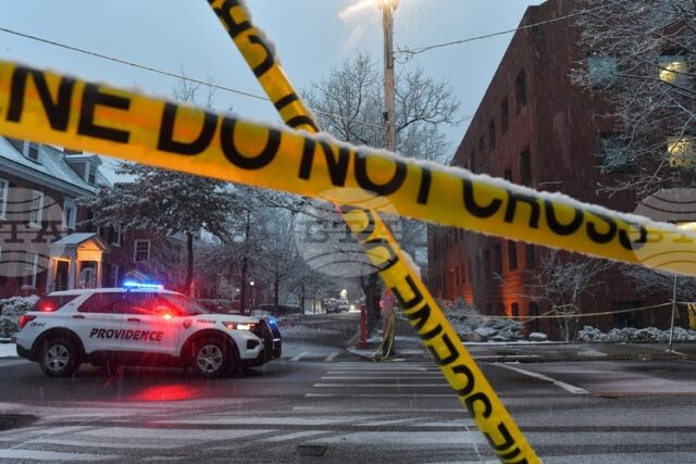 ОБНОВЕНА Най-малко шестима души от едно семейство бяха застреляни в ОБНОВЕНА
Най-малко шестима души от едно семейство бяха застреляни в Мисисипи; на 24-годишен техен роднина бяха повдигнати обвинения във връзка с убийствата