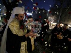 ОБНОВЕНА Православни светини – честната ръка на св. Давид от Евбея и шапка от облачението на мощите на св. Йоан Руски, бяха посрещнати в София