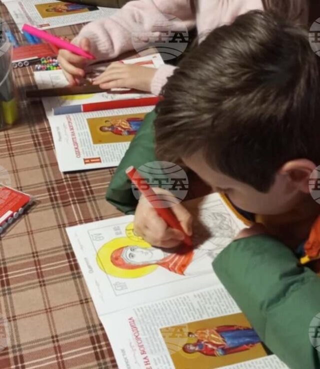 Образът на света Богородица в иконографията бе тема на първото за годината занимание в неделното училище в Търговище