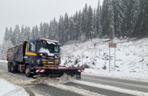 Ограничено е движението на тежкотоварни автомобили през прохода Превала поради снеговалеж и почистване