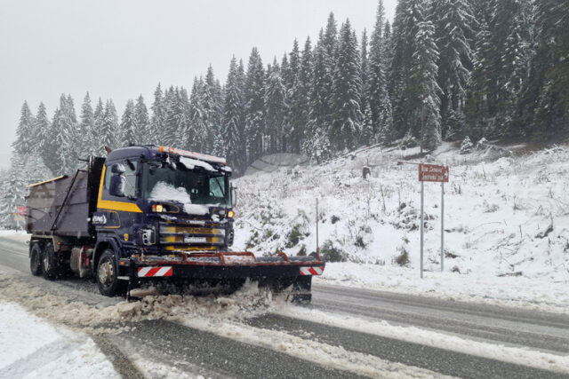 Ограничено е движението на тежкотоварни автомобили през прохода Превала поради снеговалеж и почистване