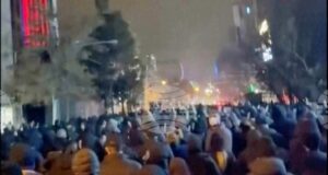 Стопкадър от видео от един от най-пресните протести в иранската столица Техеран (10 януари 2026 г.).