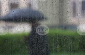 Оранжев код за значителни валежи е издаден за утре в Смолян и Кърджали, жълт код за поледици и валежи - в други осем области