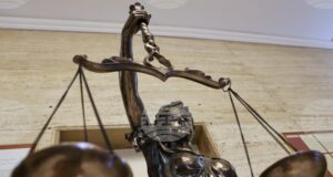 Органите на реда в Украйна разследват директор, чиято компания доставила дефектни очила на украинската армия