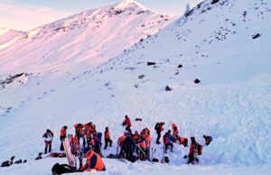 Осем души загинаха при три лавини в Австрия