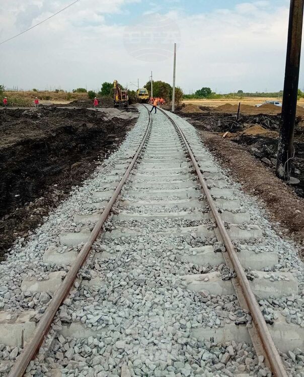 От Дунав до Егейско море: Как България влиза в нов Възстановено е движението на влаковете в участъка Любеново – Симеоновград след инцидента, при който се обърнаха и горяха цистерни с гориво