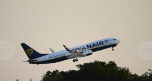 От „Райънеър“ очакват безплатният интернет на борда на самолетите да е широко разпространен след „четири или пет години“