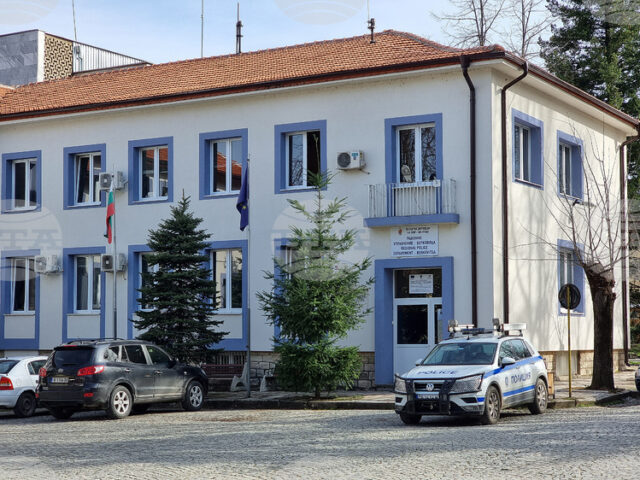 Откраднати са 15 000 евро, 10 000 лева и златни накити от къща в Берковица