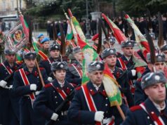 Пред паметника на Незнайния воин в София беше отслужен водосвет на бойните знамена, флаговете и знамената-светини на Българската армия.