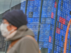 Пазарите в азиатско-тихоокеанския регион отчетоха скромни ръстове, Уолстрийт не намери единна посока