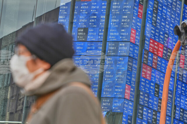 Пазарите в азиатско-тихоокеанския регион отчетоха скромни ръстове, Уолстрийт не намери единна посока