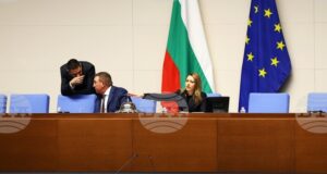 Парламентът ще обсъди на първо четене два законопроекта за изменение на Изборния кодекс