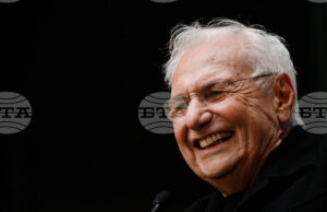 Планът за концертна зала в Уимбълдън остава в сила въпреки смъртта на архитекта Франк Гери Планът за концертна зала в Уимбълдън остава в сила въпреки смъртта на архитекта Франк Гери