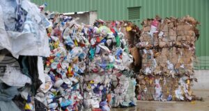 Площадка за предварително третиране на неопасни смесени битови отпадъци и компостиране на разделно събрани биоотпадъци бе открита край село Равадиново