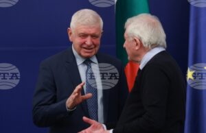 Полагаме усилия за 5% индексация на доходите в бюджетната сфера този месец, но според мен ще стане през февруари, каза зам.-министър Кирил Ананиев