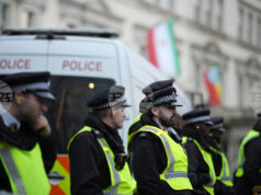 Полицията в Лондон задържа няколко души при протест пред иранското посолство