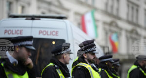 Полицията в Лондон задържа няколко души при протест пред иранското посолство