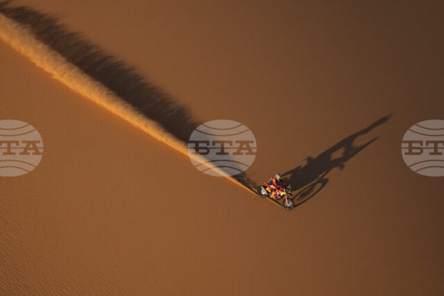 Полякът Ерик Гочал и испанецът Тоша Шарейна са победителите в деветия етап на Рали Дакар